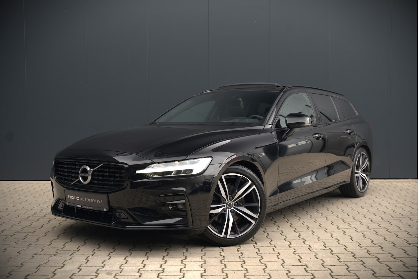 Volvo V60 - 2.0 B3 R-Design | Panoramadak | Harman Kardon | Keyless | Memory Stoel | Elektrische Stoel - AutoWereld.nl