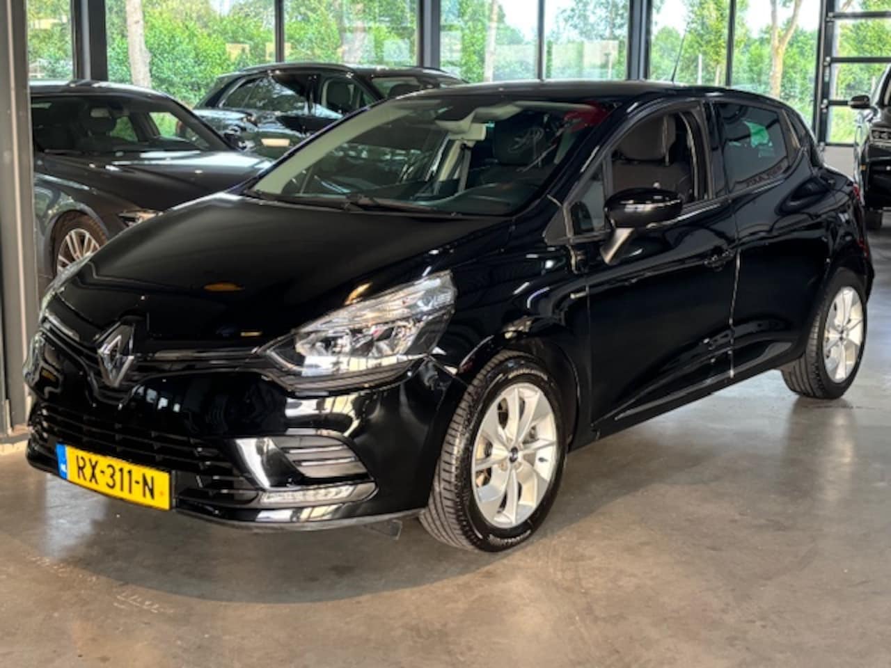 Renault Clio - Energy TCe 90pk ECO2 S&S Limited - AutoWereld.nl