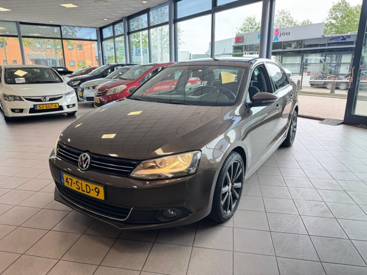 Volkswagen Jetta - 1.2 TSI Comfortline NW. APK CRUISE CLIMATE BJ 2011 !!! - AutoWereld.nl