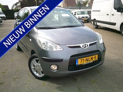 Hyundai i10 - 1.1 Active Orange Babies VOORZIEN VAN AIRCO+ACHTERUIT RIJCENSOREN