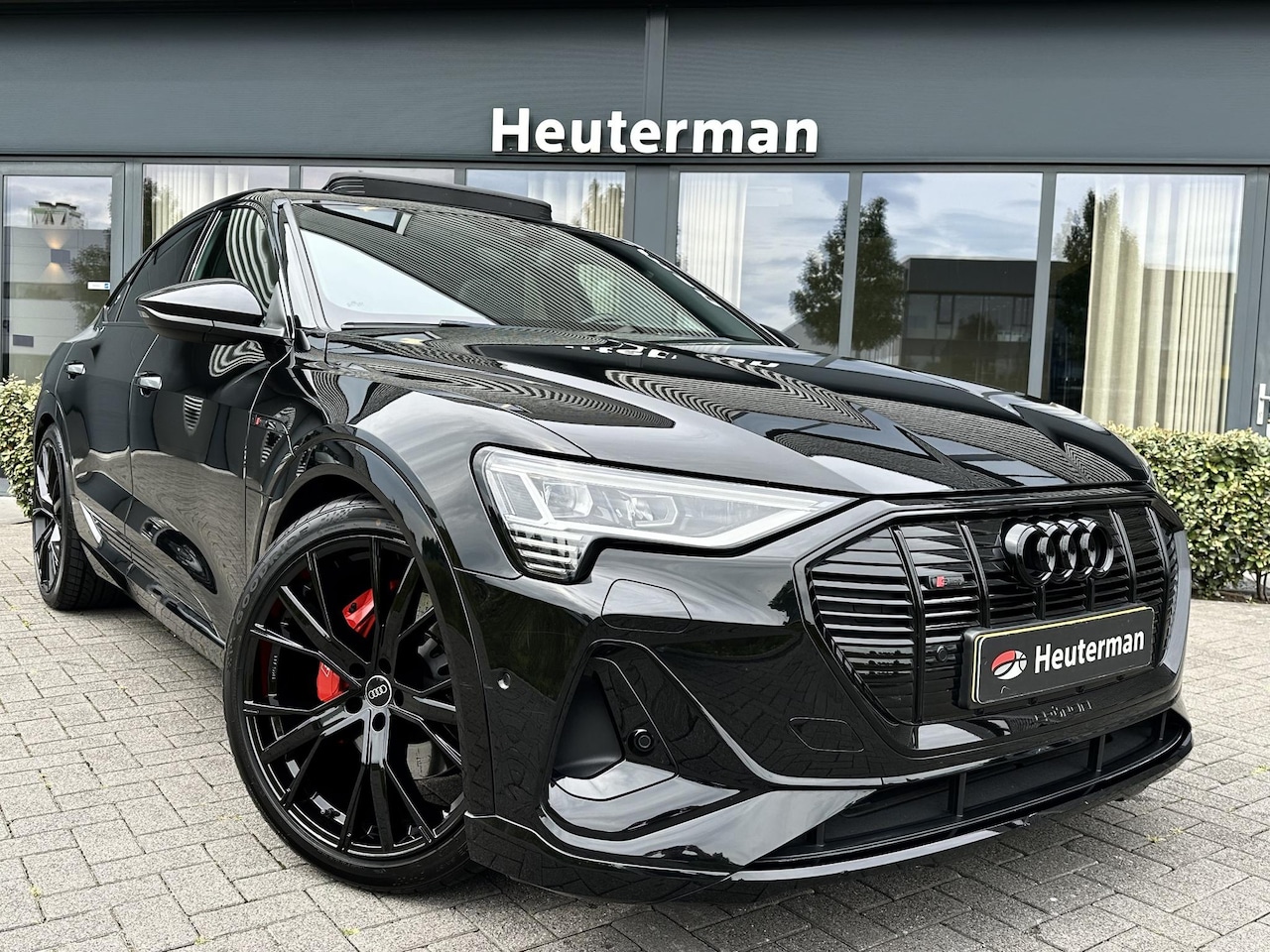Audi e-tron Sportback - 50 Quattro S Line Sportback Black/ Pano/ Matrix - AutoWereld.nl