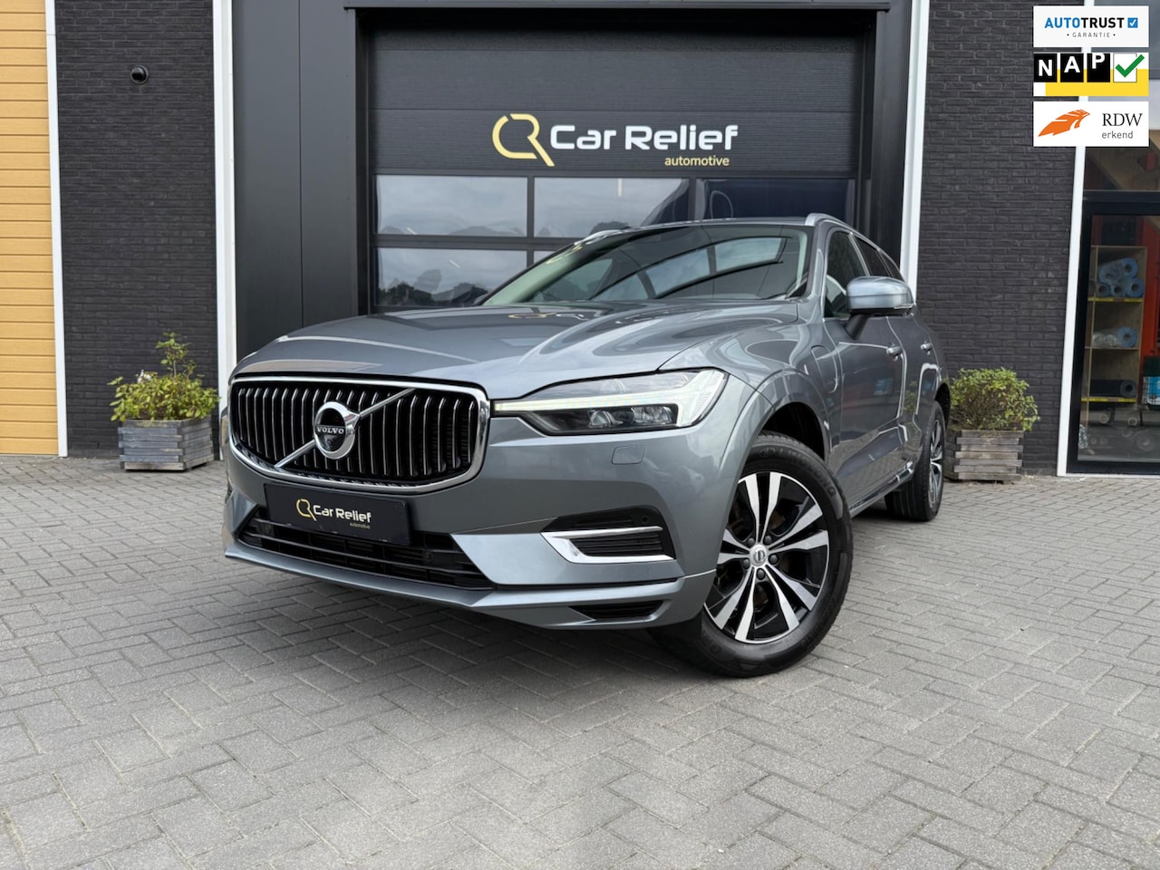 Volvo XC60 - 2.0 Recharge T6 AWD Inscription | Panoramadak | Apple CarPlay | Dodehoekdetectie | Trekhaa - AutoWereld.nl