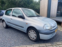 Renault Clio - 1.6 RN Automaat radio cd AS-IS MEENEEMPRIJS