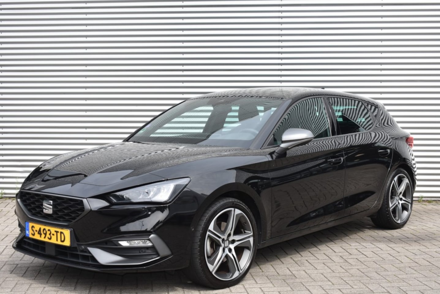 SEAT Leon - 1.5 TSI FR BUSINESS  / 150 PK / DIGITAAL DASHBOARD / APPLE CARPLAY - AutoWereld.nl