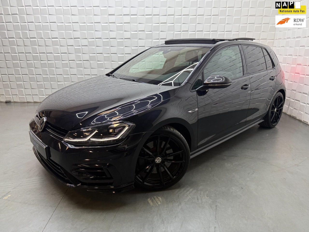 Volkswagen Golf - 2.0 TSI 4Motion R PANO VIRTUAL LEER KEYLESS - AutoWereld.nl