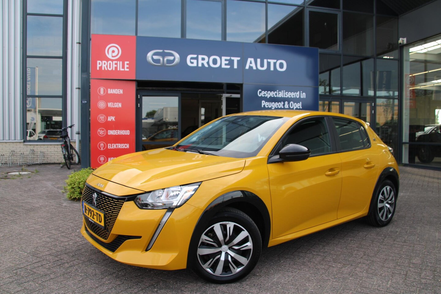 Peugeot e-208 - EV Active 50 kWh Airco Carplay 51.727km Dealer onderhouden - AutoWereld.nl