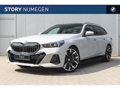 BMW 5-serie Touring - 550e xDrive M Sport Automaat / Panoramadak / Trekhaak / Bowers & Wilkins / M Multifunction