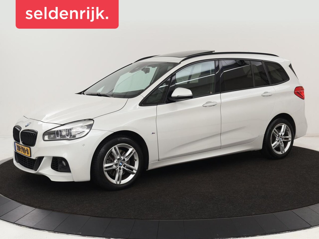 BMW 2-serie Gran Tourer - 218i M Sport 7-persoons | Panoramadak | Leder | Stoelverwarming | Trekhaak | Camera | Full - AutoWereld.nl