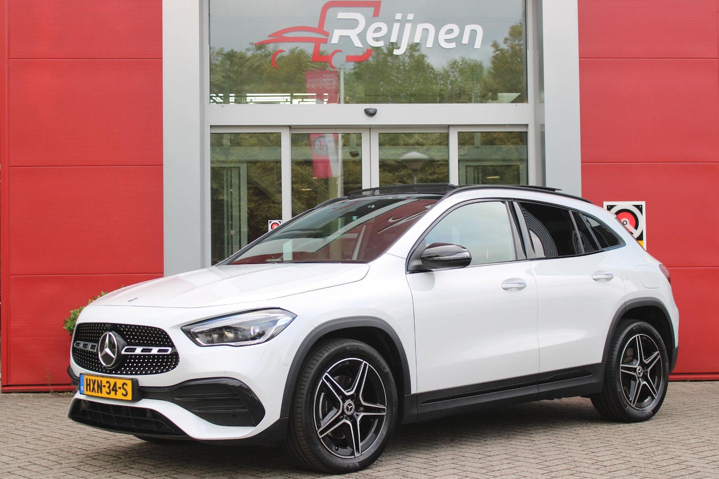 Mercedes-Benz GLA-Klasse - 250 e 218PK AUTOMAAT BUSINESS SOLUTION | PANORAMISCH SCHUIF/KANTEL DAK | ELEKTRISCHE ACHTE - AutoWereld.nl