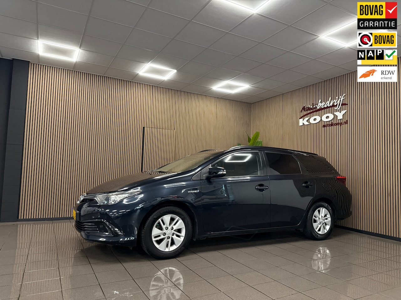 Toyota Auris - 1.8 Hybrid Comfort * Cruise control / Airco-ecc / LM Velgen / NL Auto * - AutoWereld.nl