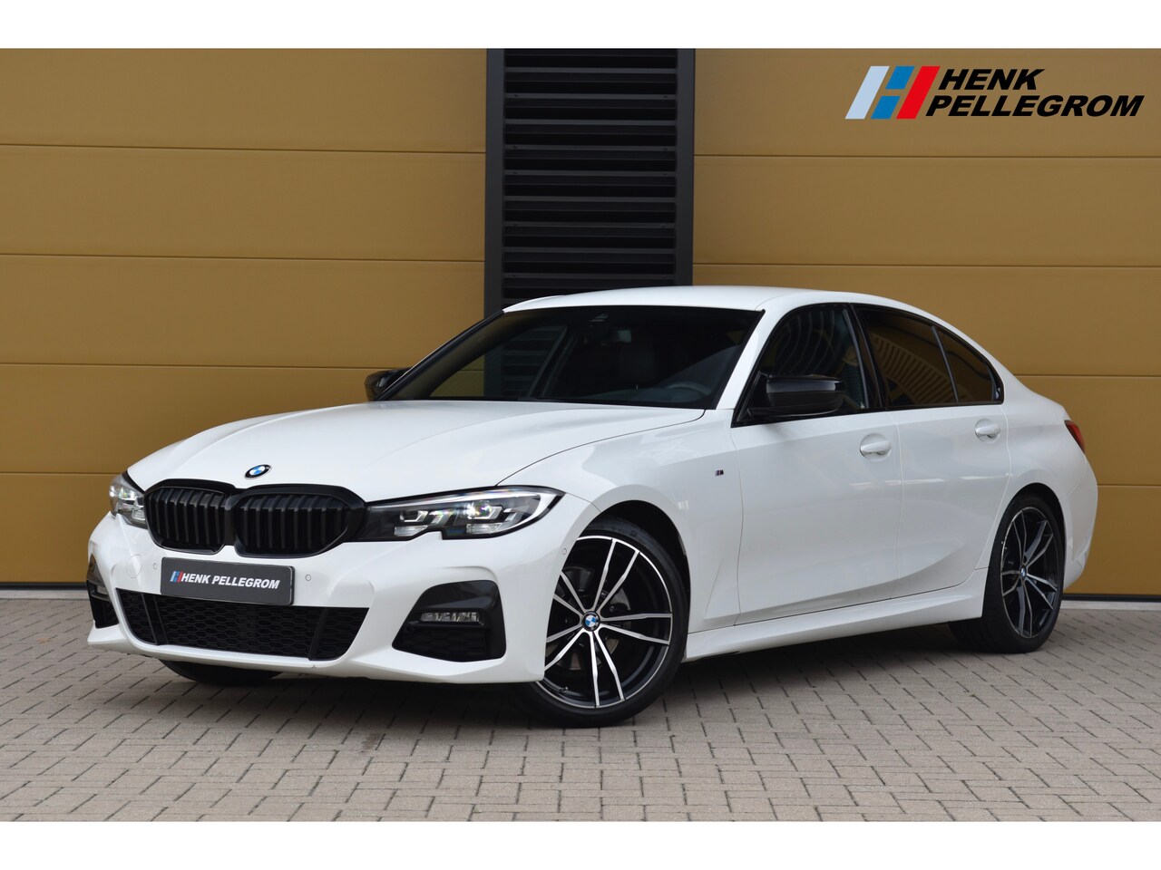 BMW 3-serie - 320i Executive Edition * M-Sportpakket * 19''LM * Camera * Stoelverwarming * - AutoWereld.nl