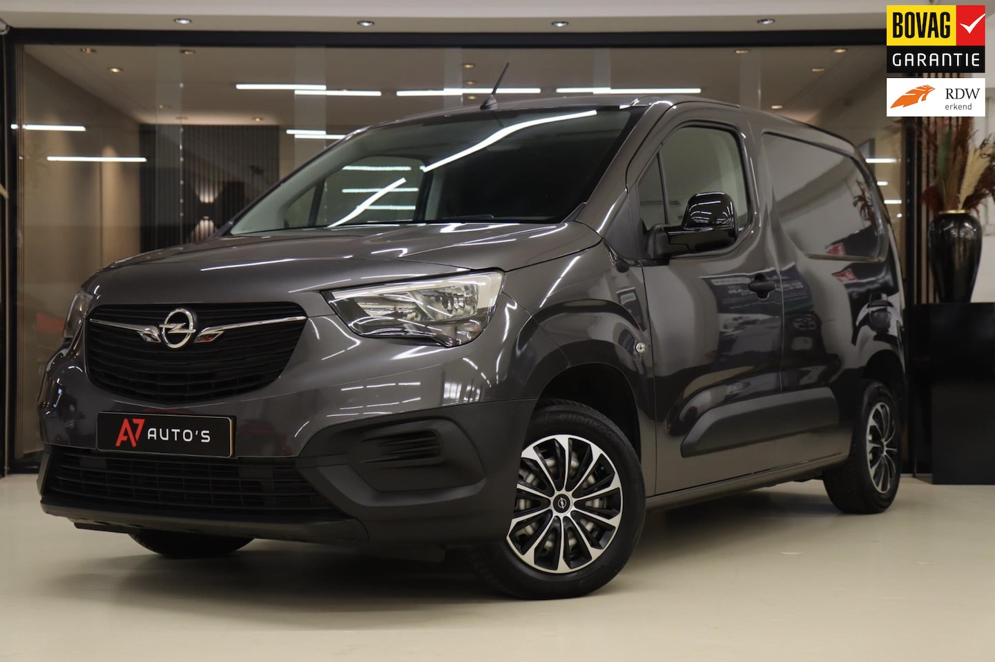 Opel Combo - 1.5D L1H1 Edition Navi / Parkeersensoren / carplay / airco / Cruise Control - AutoWereld.nl