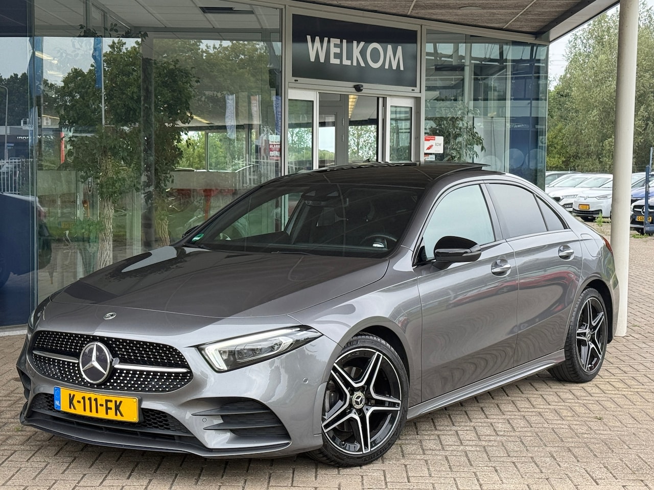 Mercedes-Benz A-klasse - 180 AMG Night Sfeer|Memory|Pano|Dealer onderhouden - AutoWereld.nl