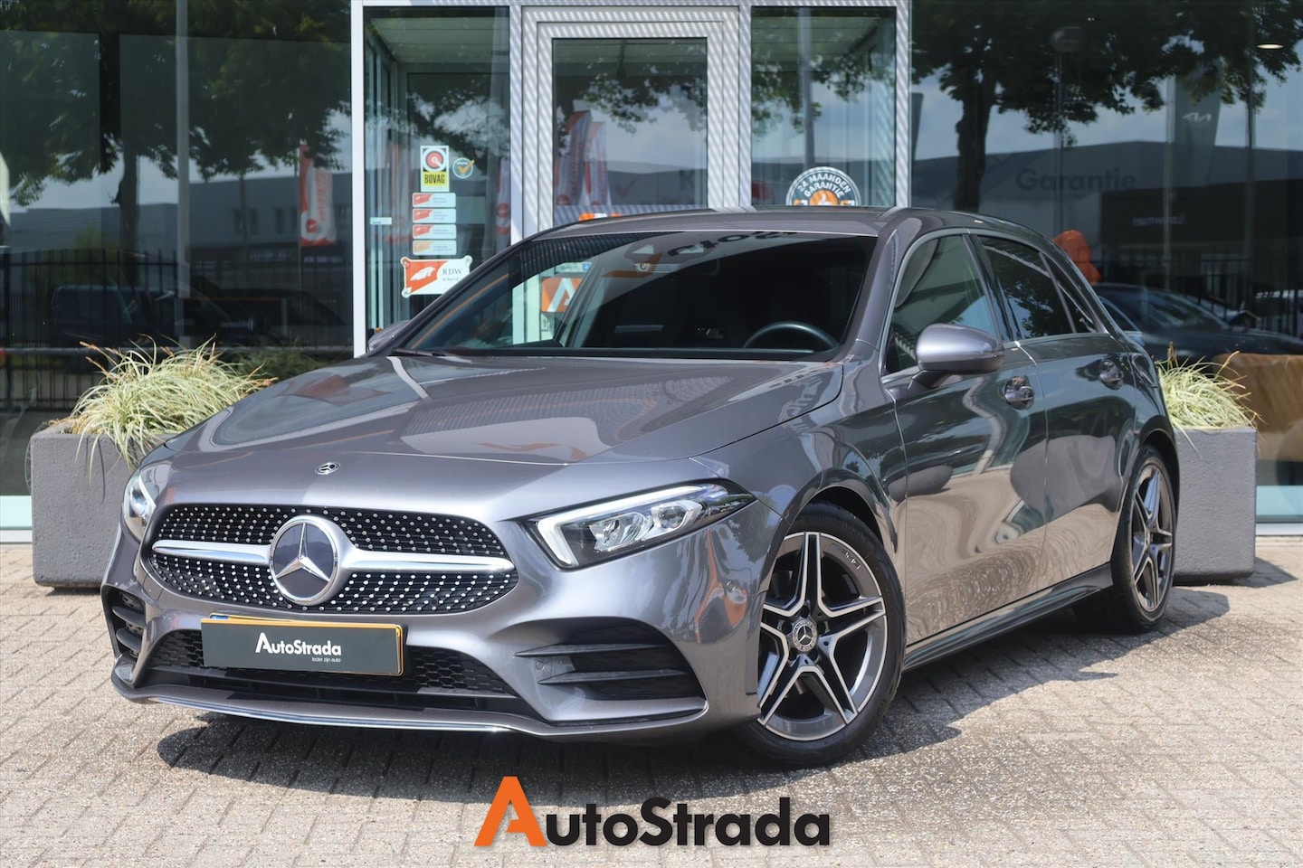 Mercedes-Benz A-klasse - A 180 AMG-Line 136pk 7G-DCT | Cruise | Climate | Camera | Navi | Stoelverwarming | Sfeer | - AutoWereld.nl