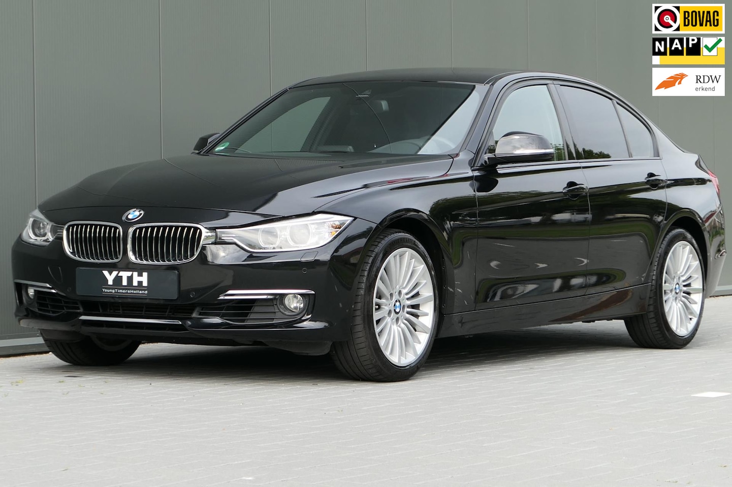 BMW 3-serie - 335i xDrive Navigatie Stoelverwarming Trekhaak - AutoWereld.nl