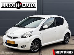 Toyota Aygo - 1.0-12V Dynamic Navigator 5 deurs - AIRCO - NAVI - EL. RAMEN - CPV - PARKEERSENSOREN ACHTE