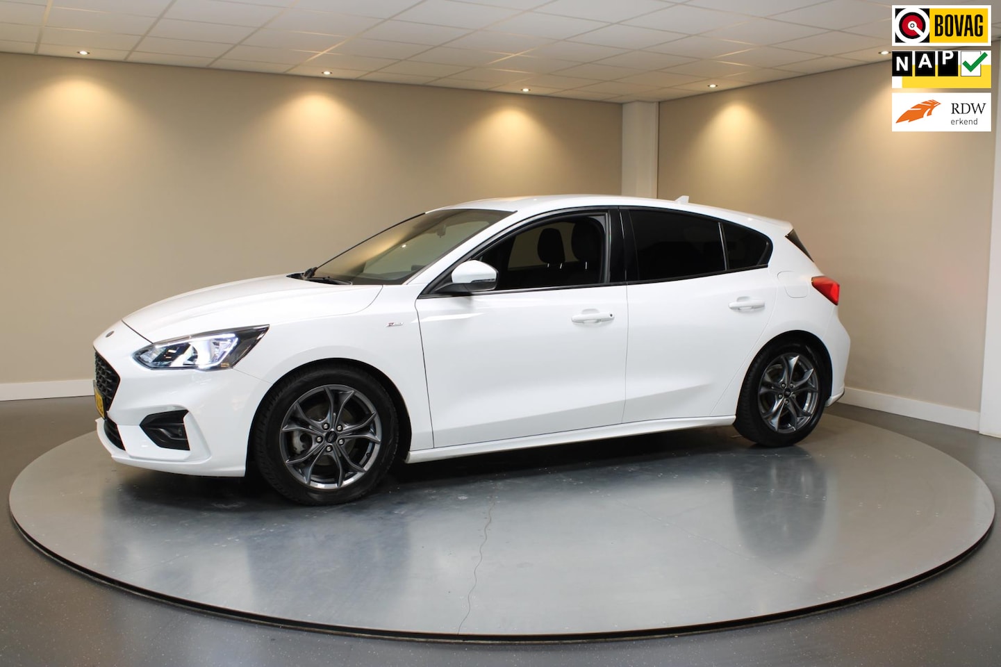 Ford Focus - 1.0 EcoBoost ST Line Business *Stuur/Stoelverw.* Carplay|All-seasons - AutoWereld.nl