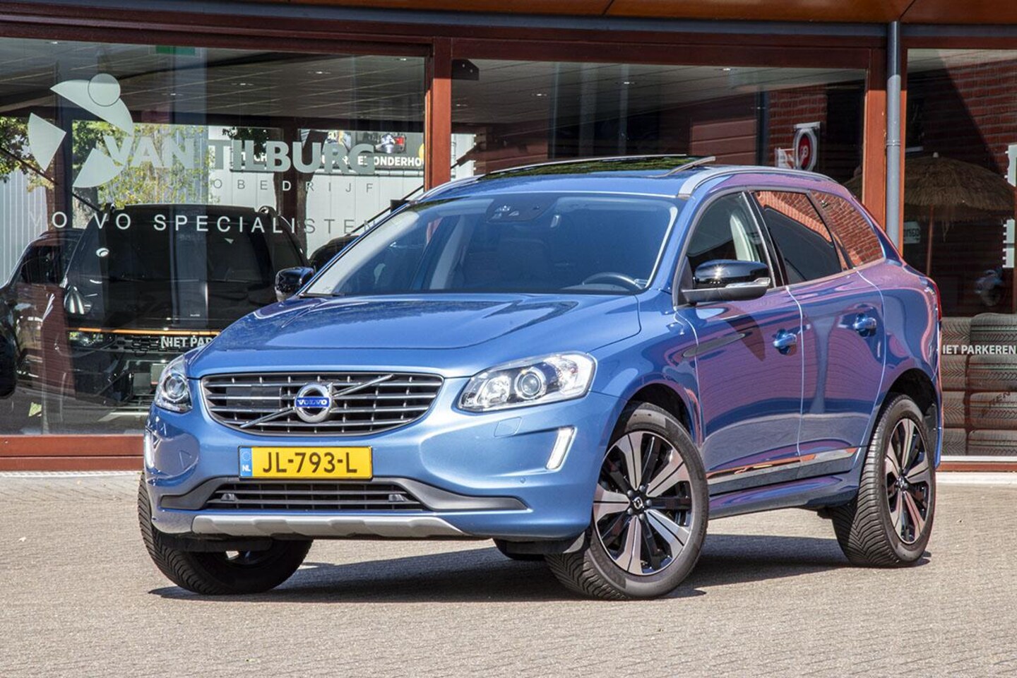 Volvo XC60 - 2.0 D4 FWD SUMMUM PLUS / PANORAMA DAK - AutoWereld.nl