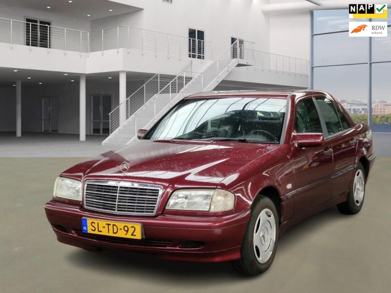 Mercedes-Benz C-klasse - 180 Classic/origineel Nl /lage km met nap/topstaat - AutoWereld.nl