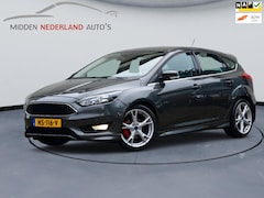Ford Focus - 1.0 ST-Line * TREKHAAK * PARKEER SENSOREN * NAP PAS