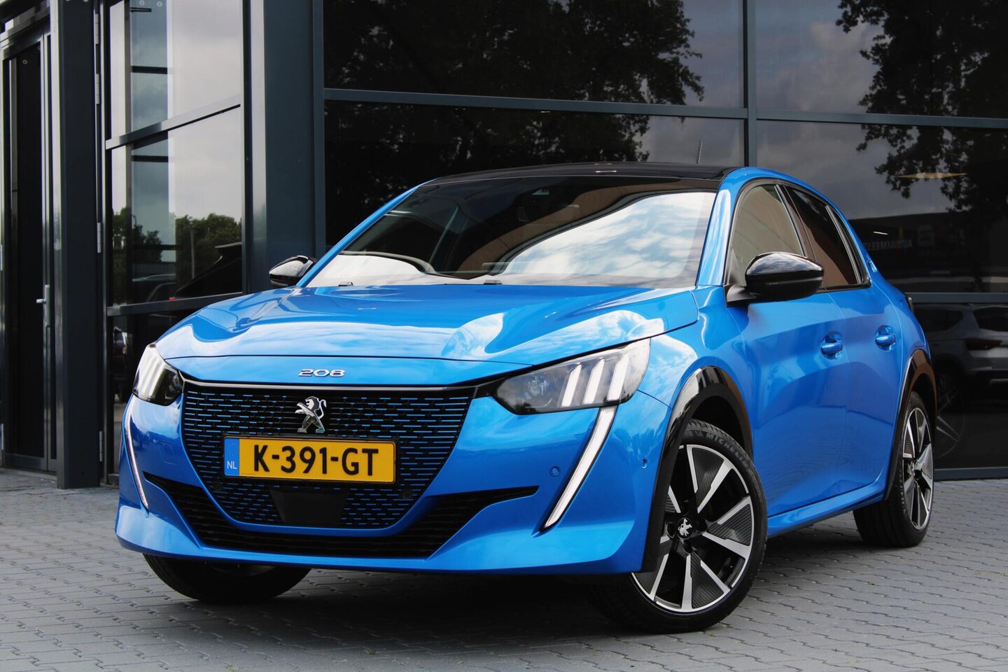 Peugeot e-208 - EV GT 50kWh | ACC | Camera | Pano | Stoelverwarming - AutoWereld.nl