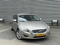 Volvo V60 - 2.0 D3 163PK Momentum (bj 2011) 5Cilinder|Climate|Navi|PDC