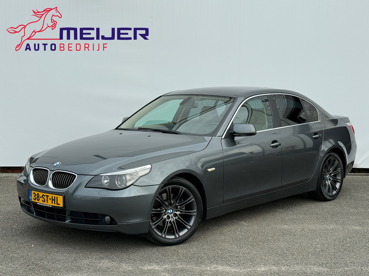 BMW 5-serie - 530i Executive Xenon | Sportvelgen | Leer | Parkeersensoren | Clima | Cruise | Youngtimer - AutoWereld.nl