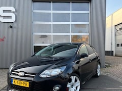 Ford Focus - 1.0 EcoBoost Titanium Nieuwe koppeling, CarPlay, Trekhaak