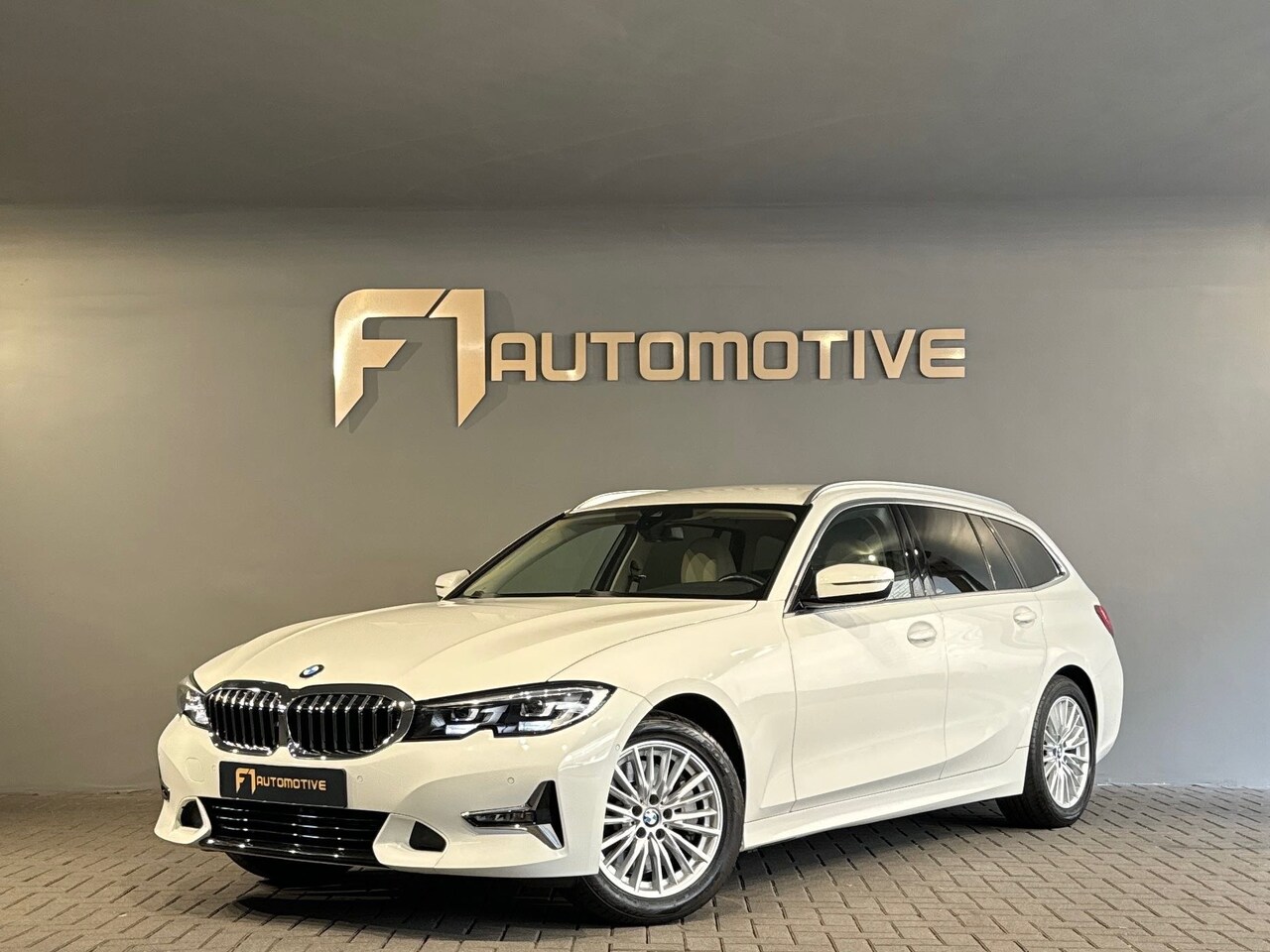 BMW 3-serie Touring - 330i xDrive Business Edition Plus 330i xDrive Business Edition Plus Trekhaak - AutoWereld.nl