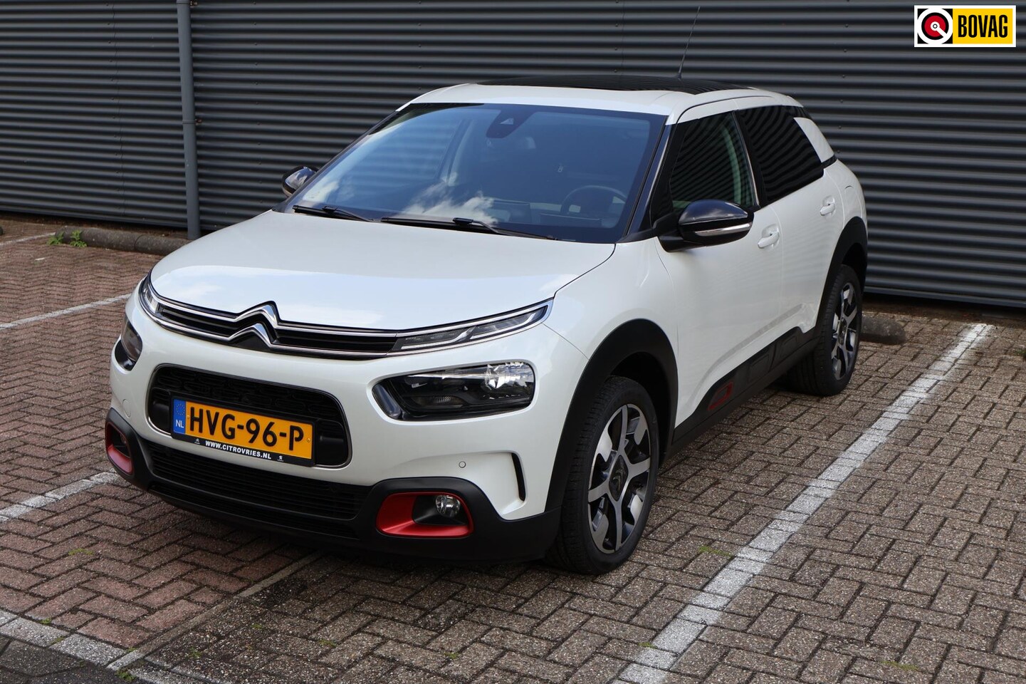 Citroën C4 Cactus - 1.2 PureTech Live Camera Pano PDC Navi Carplay Airco Trekhaak Garantie - AutoWereld.nl