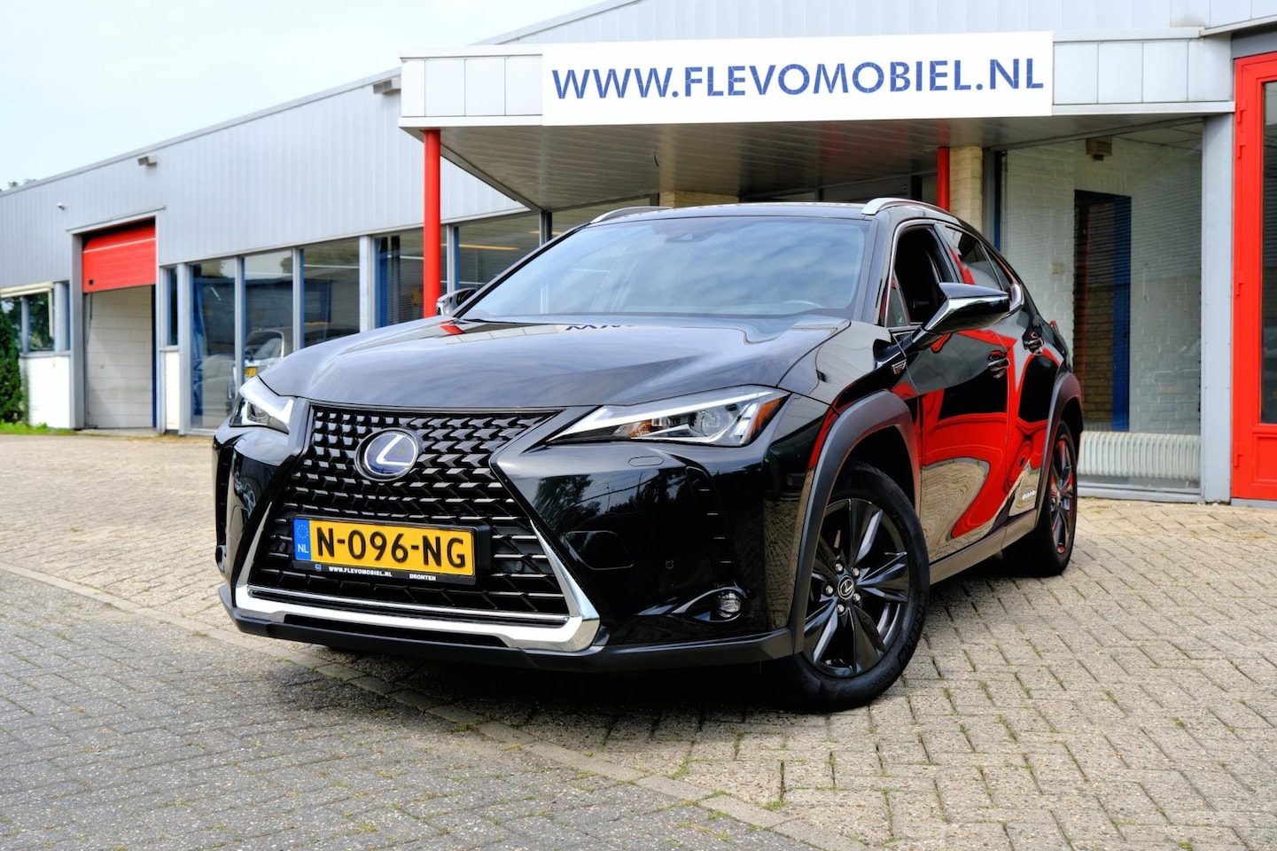 Lexus UX - 250h Business Line Clima|PDC|LMV|Alcantara - AutoWereld.nl