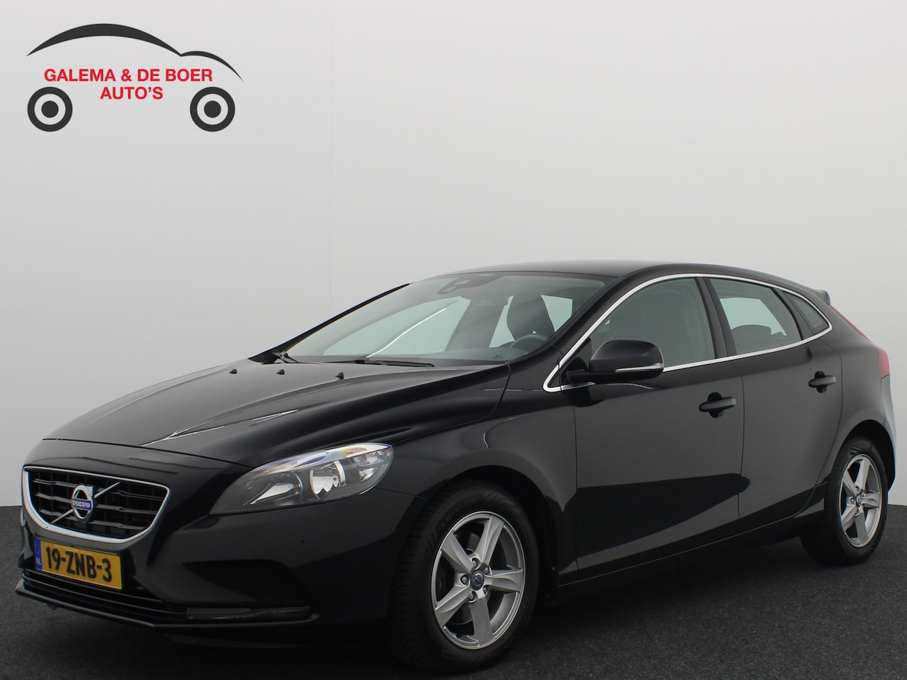 Volvo V40 - 1.6 T4 180PK Momentum AUTOMAAT / TREKHAAK / D-RIEM VV / NAVI / CLIMA / PDC / CAMERA / NAVI - AutoWereld.nl