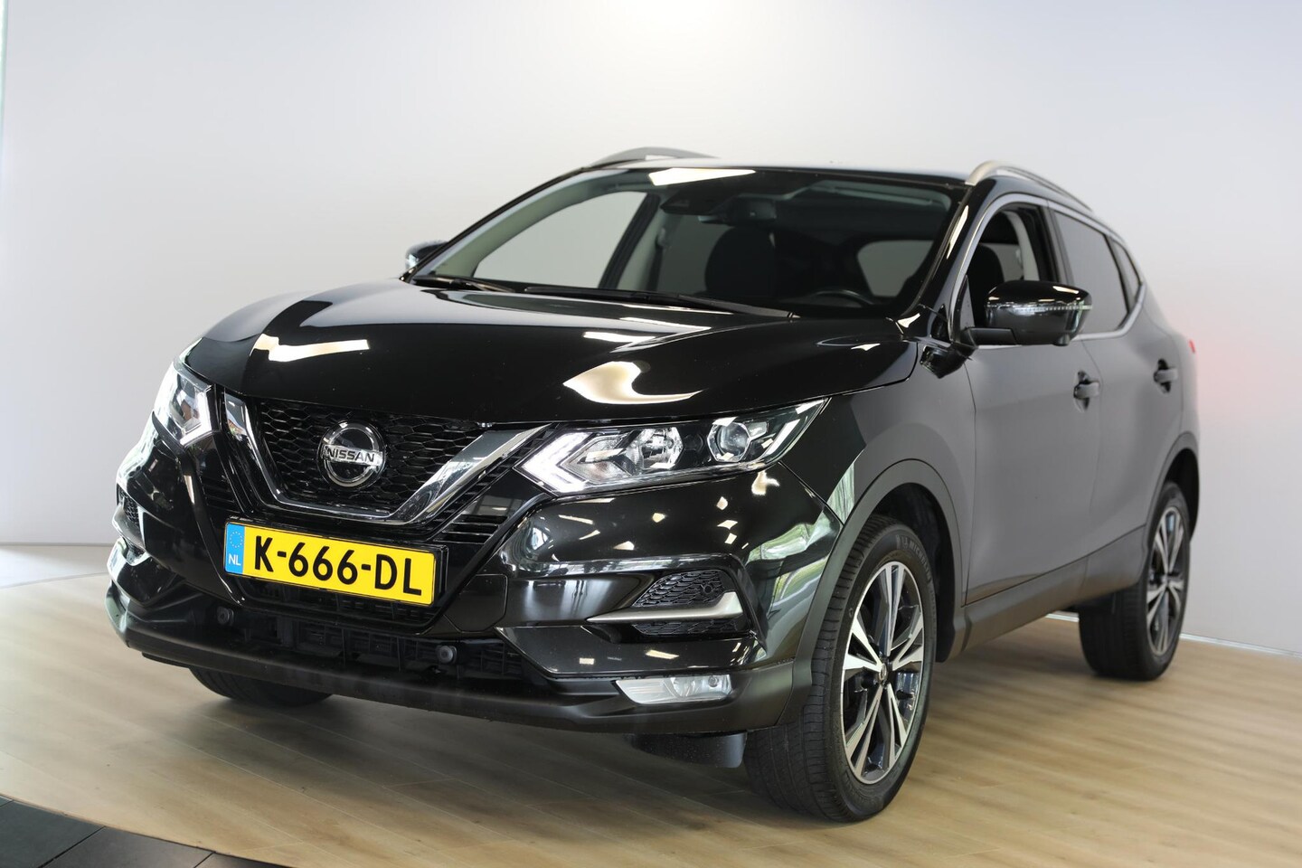 Nissan Qashqai - 1.3 DIG-T N-Connecta | 360 Camera | Panoramadak - AutoWereld.nl