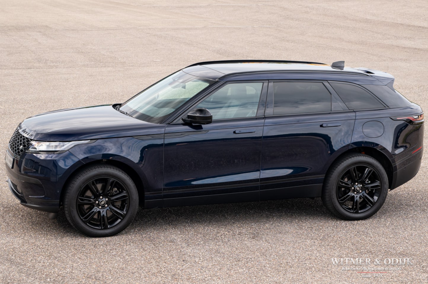 Land Rover Range Rover Velar - 2.0 P400e '21 panodak, black pack, Portofino Blue - AutoWereld.nl