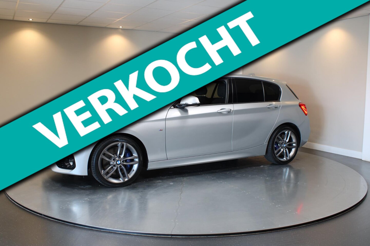 BMW 1-serie - 118i M Sport *Alcantara* M-Pakket|Harman/Kardon|Navi|Cruise - AutoWereld.nl