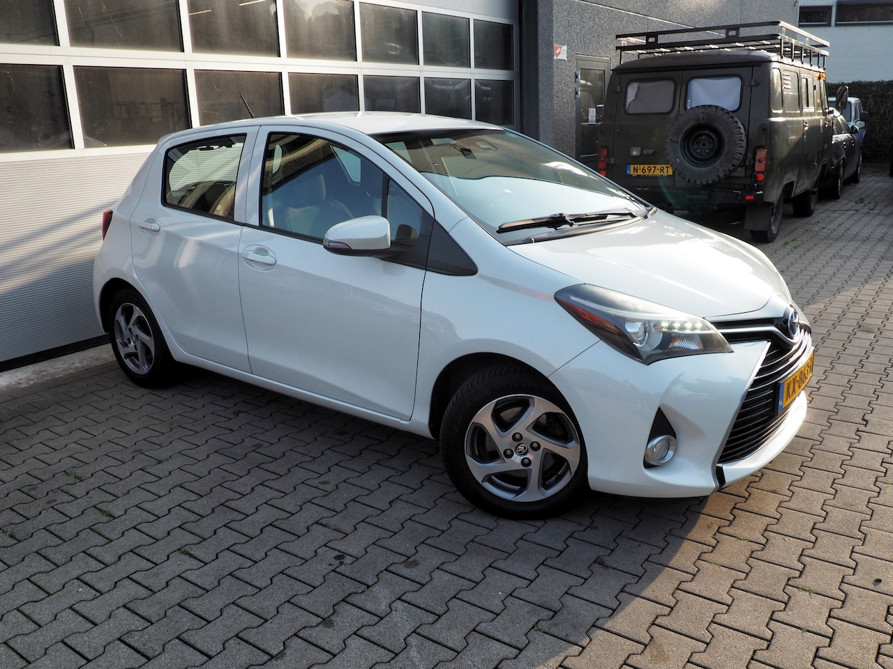 Toyota Yaris - HYBRID 1.5 Trend CLIMA CRUISE NAVI CAMERA LM VELGEN - AutoWereld.nl