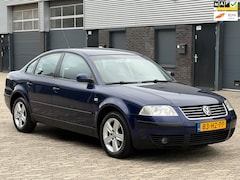 Volkswagen Passat - 1.6 AIRCO CRUISE LICHTMETAAL NW APK NAP BOEKJES