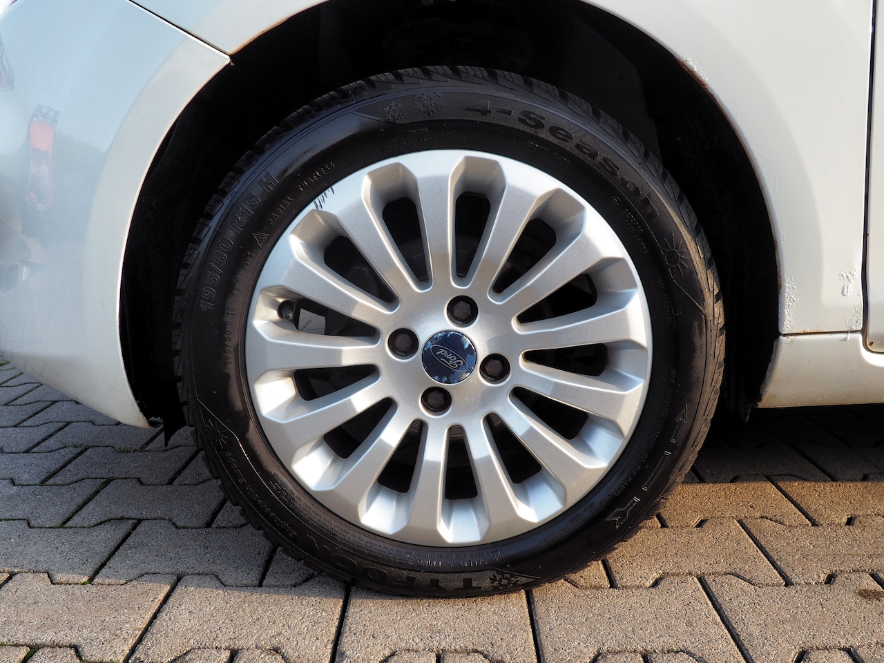 Ford Ka - 1.2 Titanium AIRCO LM VELGEN ELEK. PAKKET NL AUTO