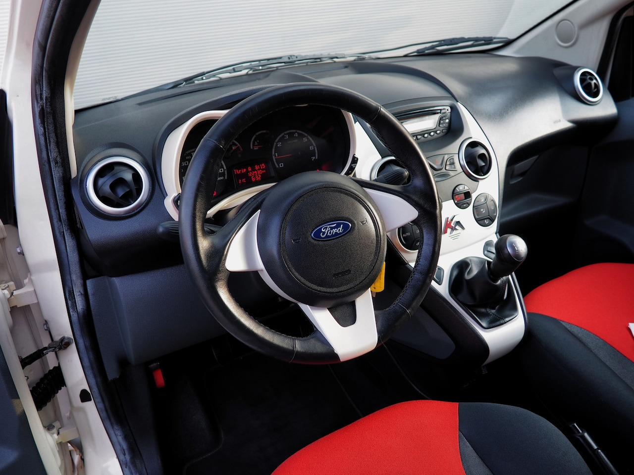 Ford Ka - 1.2 Titanium AIRCO LM VELGEN ELEK. PAKKET NL AUTO