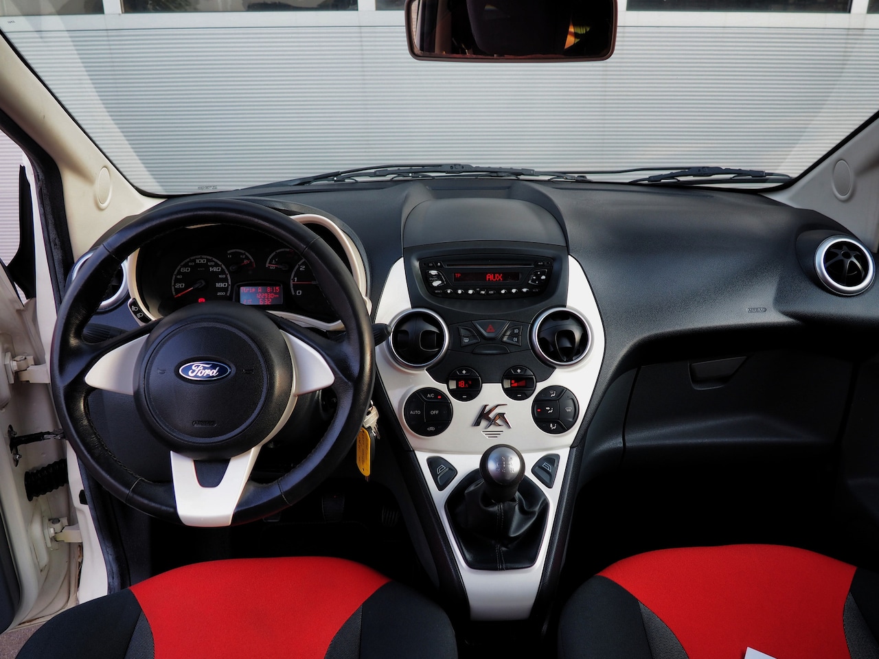 Ford Ka - 1.2 Titanium AIRCO LM VELGEN ELEK. PAKKET NL AUTO