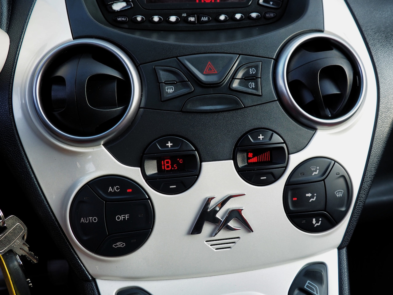 Ford Ka - 1.2 Titanium AIRCO LM VELGEN ELEK. PAKKET NL AUTO