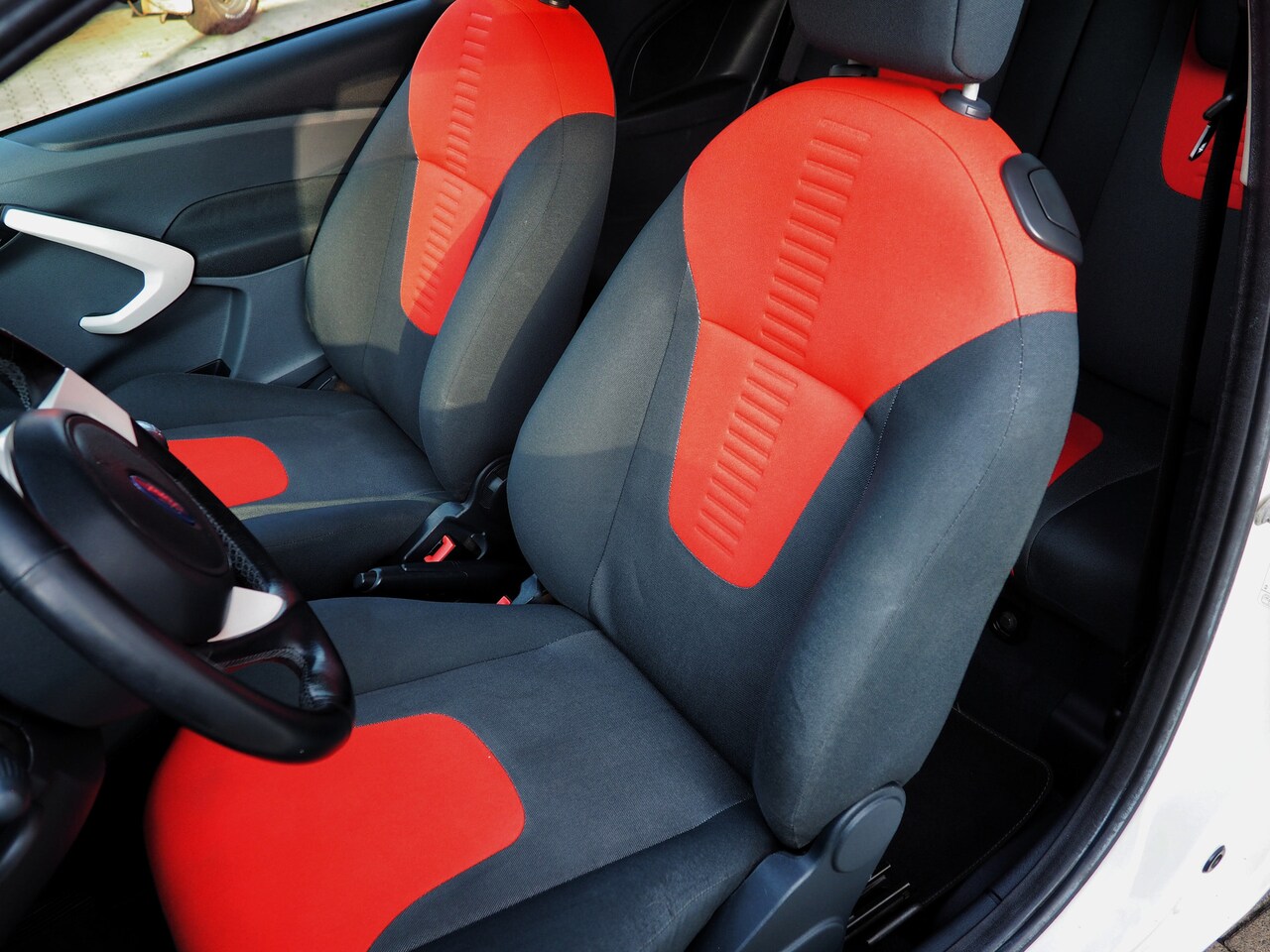 Ford Ka - 1.2 Titanium AIRCO LM VELGEN ELEK. PAKKET NL AUTO