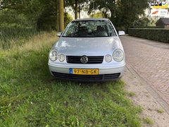 Volkswagen Polo - 1.4-16V Highline