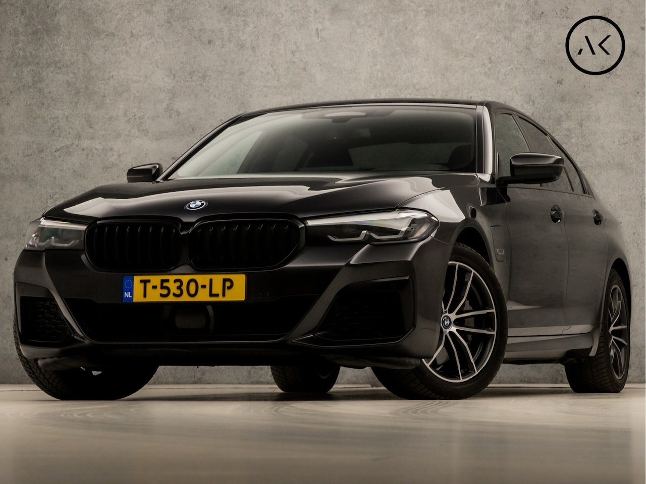 BMW 5-serie - 530e xDrive M Sport 293Pk Automaat (APPLE CARPLAY, M PAKKET, ADAPTIVE CRUISE, GETINT GLAS, - AutoWereld.nl