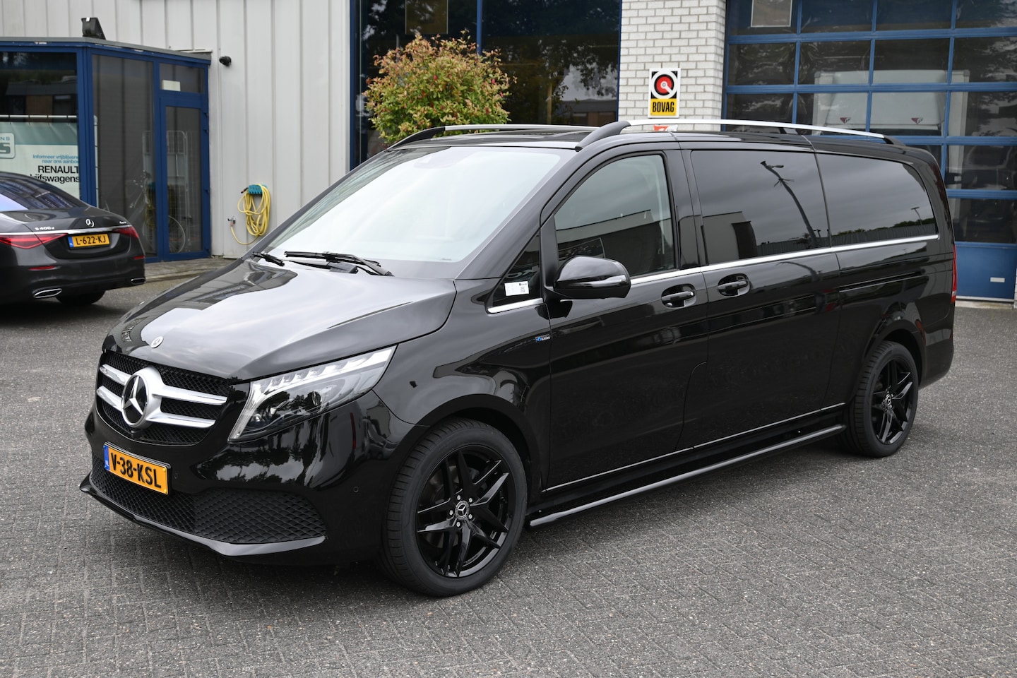 Mercedes-Benz V-klasse - 300d 4-MATIC L3 DC Avantgarde 2500 kg trekhaak, Electrische deuren, 4x4 - AutoWereld.nl