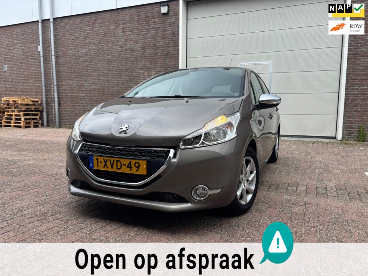 Peugeot 208 - 1.2 VTi Style - NAVI - Airco - Cruise - multi scherm bt - AutoWereld.nl