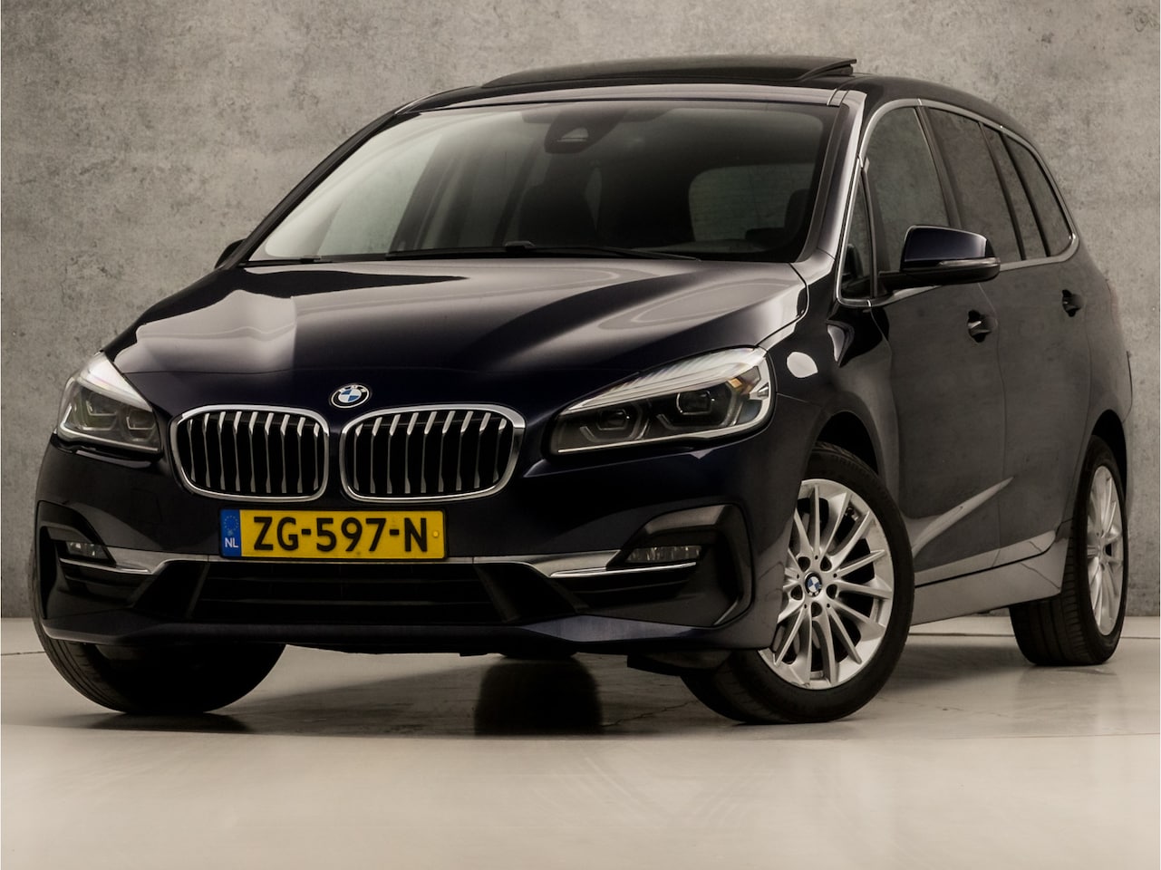 BMW 2-serie Gran Tourer - 220i Executive Sportline 192Pk Automaat (PANORAMADAK, GROOT NAVI, HEAD-UP DISPLAY, LEDEREN - AutoWereld.nl