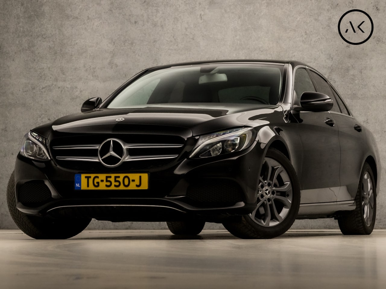 Mercedes-Benz C-klasse - 180 Sport 157Pk Automaat (NAVIGATIE, CAMERA, LEDER, GETINT GLAS, STOELVERWARMING, SPORTSTO - AutoWereld.nl