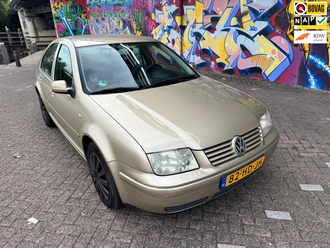 Volkswagen Bora - 1.6-16V Comfortline climaat airco elektrische ramen cv stereo dubbel din kenwood leuke kle - AutoWereld.nl