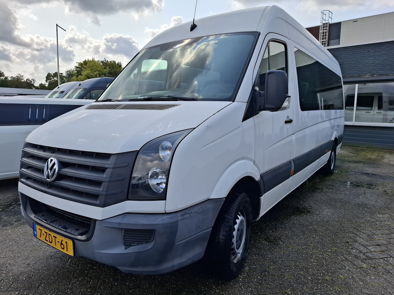 Volkswagen Crafter - 35 2.0 TDI L3H2 4850.- INCL BTW MOTOR KAPOT 9-PERSOONS ROLSTOEL 110PK - AutoWereld.nl